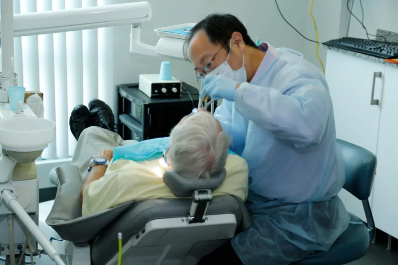 Dr Wang at SEDA Dental performs wisdom tooth removal